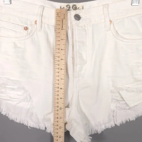 NWT FREE PEOPLE LOVING GOOD VIBRATIONS Denim Shorts Cutoff Distressed White 29